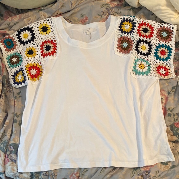 entro Tops - Crochet Sleeve Tee